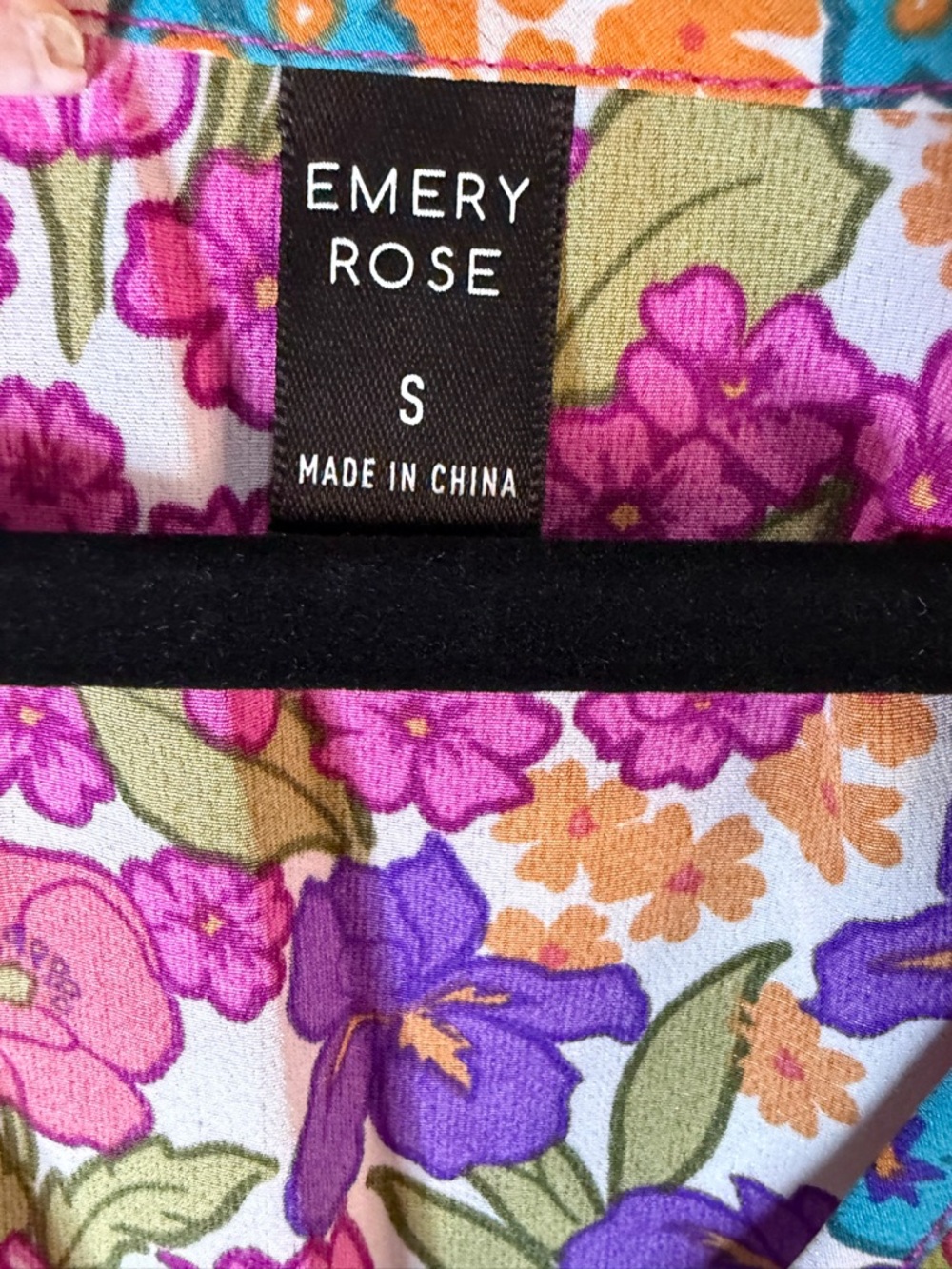 Emery Rose Floral V-Neck Top in Purple & Pink Bloom - Picture 2 of 7